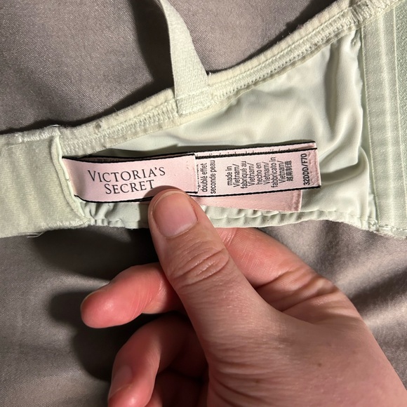 Victoria's Secret Wireless Push-Up Light Green Bra Size 32DDD - Picture 4 of 4